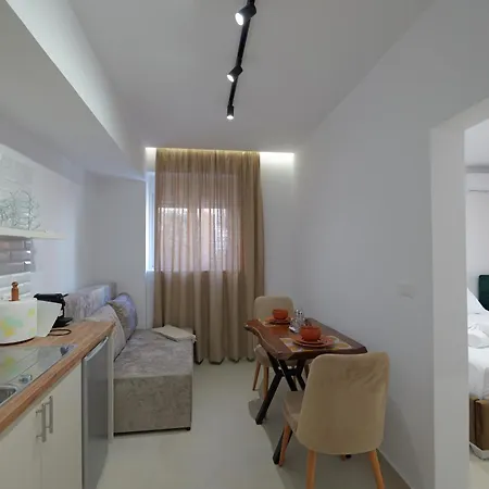 Henrik 77 Centrum Sarandë