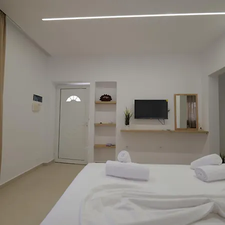 Henrik 77 Centrum * Sarandë