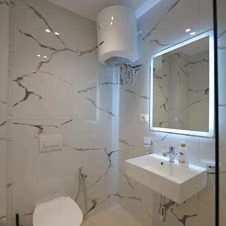 Henrik 77 Centrum Apartment Sarandë