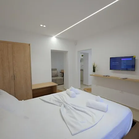 Henrik 77 Centrum Appartamento Sarandë