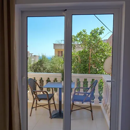 Henrik 77 Centrum Appartamento Sarandë