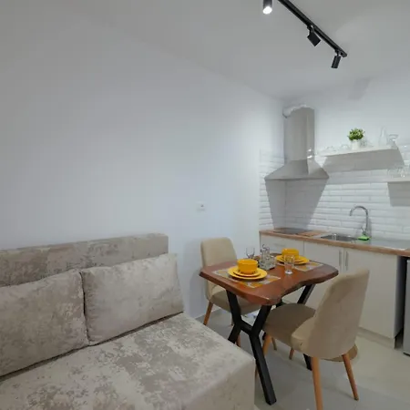Henrik 77 Centrum Sarandë