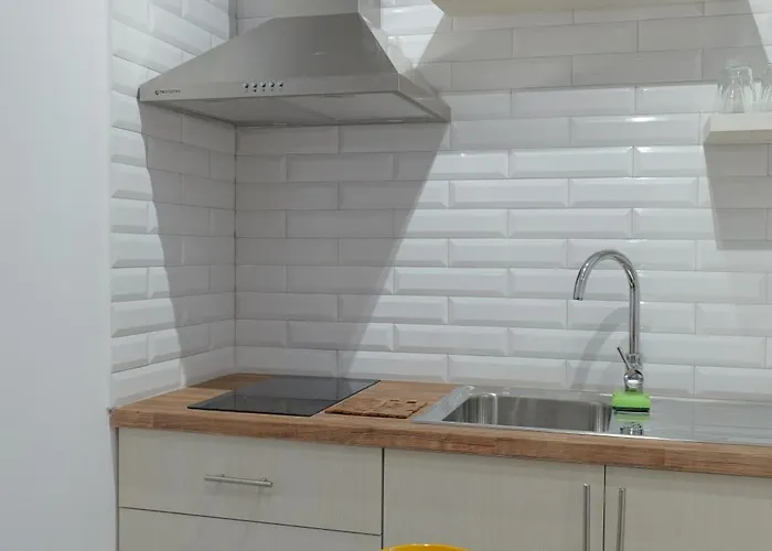 Henrik 77 Centrum Saranda